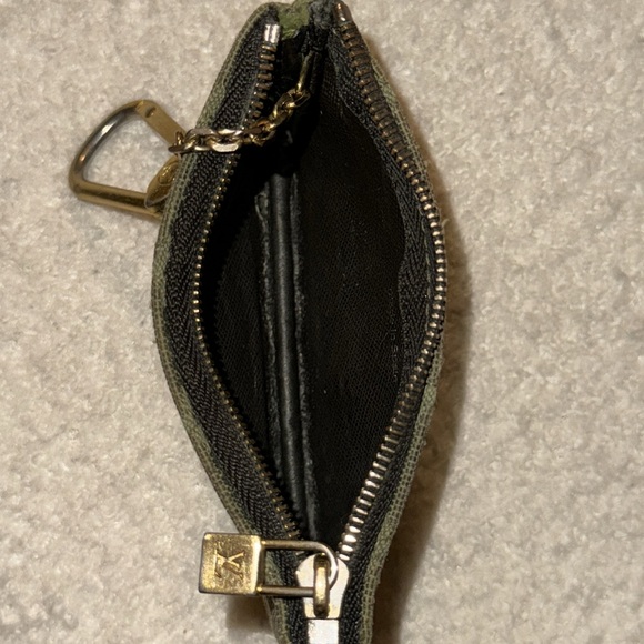 Authentic Louis Vuitton Green Key Cles - Picture 8 of 10